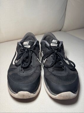 Nike Black with White Swoosh Lightweight Training Shoes